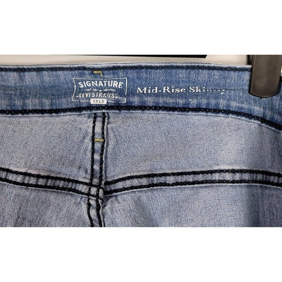 Levi's Strauss Gold Women's 38W X 30L Blue Light Wash Denim Mid Rise Skinny Jean - Picture 3 of 14